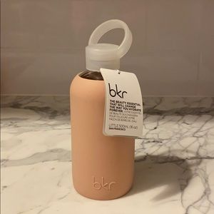 bkr little 500ml glass water bottle in putty color